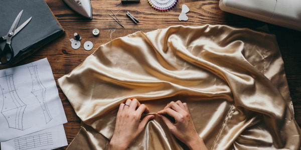 Francouzský šev krok za krokem – dokonalý hedvábný závěr bez overlocku